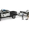 Bruder 02507 RAM 2500 Polizei Pickup Mit Licht Und Sound Anhänger Boot Und 2 Figuren